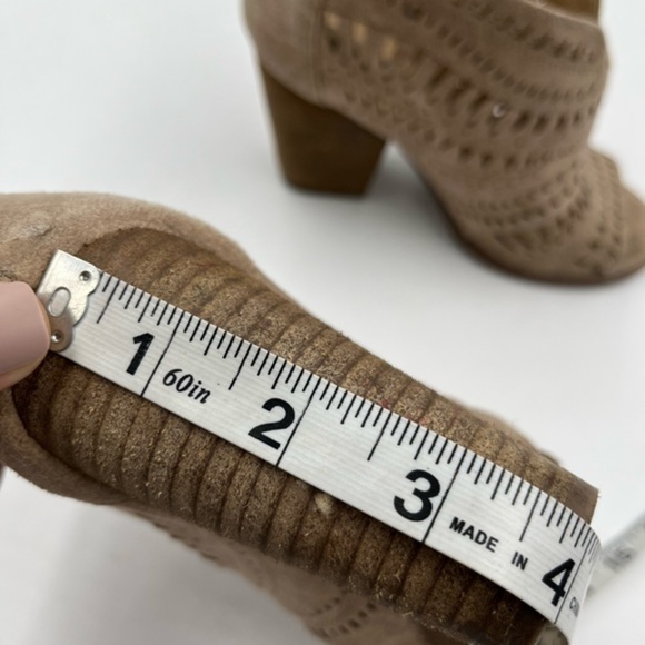 Not Rated Tan Lasercut Santos Peep Toe Booties Size 8 - Picture 7 of 9